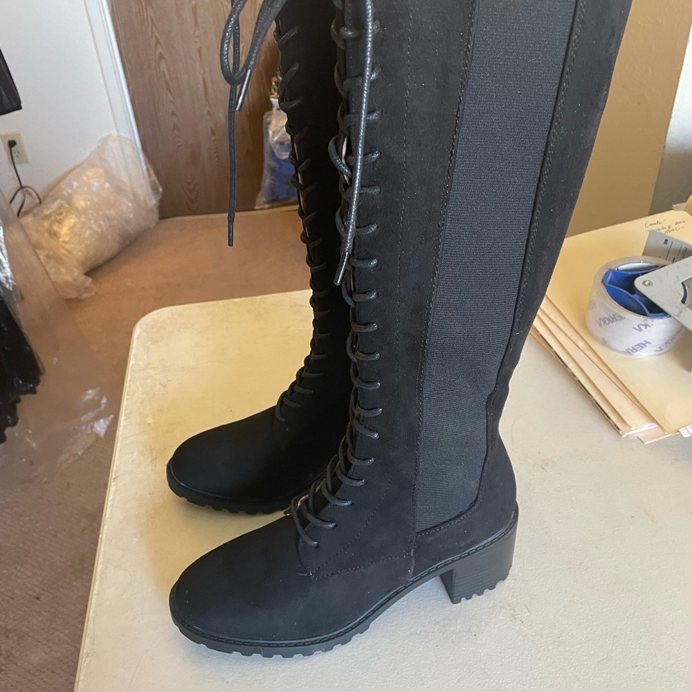 Journee Jenicca Women's Black Lace-Up Suede Boots size 9